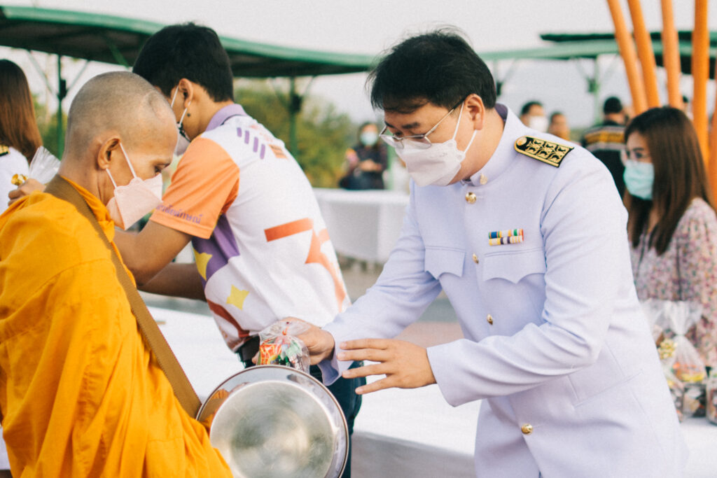 ส.วิศวะ ม.วลัยลักษณ์ ร่วมทําบุญตักบาตร เนื่องในโอกาสวันสถาปนามหาวิทยาลัยวลัยลักษณ์ ครบปีที่ 30