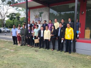 คณะนักวิจัยศูนย์ความเป็นเลิศด้านไม้และวัสดุชีวภาพให้การต้อนรับรับผู้ว่าราชการจังหวัด พร้อมหัวหน้าส่วนราชการ