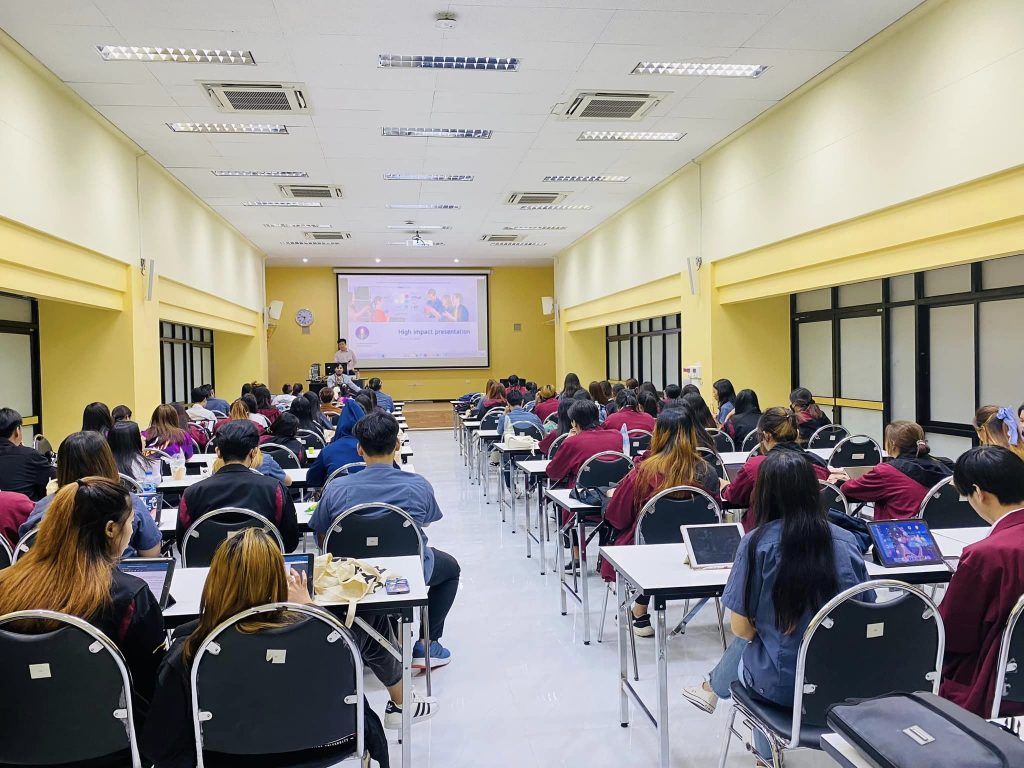 วิศวกรรมเคมีและเคมีเภสัชกรรม บรรยายพิเศษให้แก่นักศึกษาเพื่อเสริมทักษะในหัวข้อ "High impact presentation"