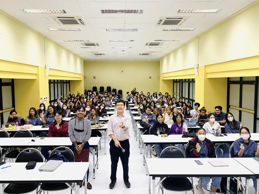 วิศวกรรมเคมีและเคมีเภสัชกรรม บรรยายพิเศษให้แก่นักศึกษาเพื่อเสริมทักษะในหัวข้อ "High impact presentation"