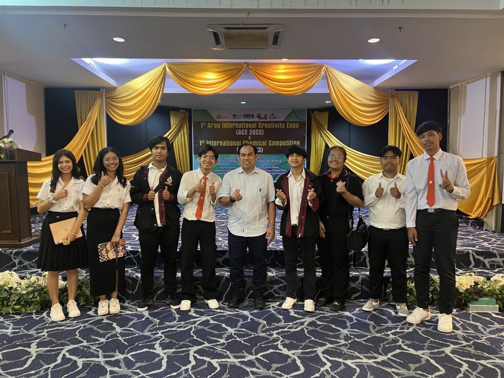 ปังอีกแล้ว! นักศึกษาหลักสูตรวิศวกรรมโยธา สำนักวิชาวิศวกรรมศาสตร์และเทคโนโลยี มหาวิทยาลัยวลัยลักษณ์ คว้า 3 รางวัล จากการแข่งขัน 1st Arau International Creativity Expo (ACE 2023) ที่ประเทศมาเลเซีย