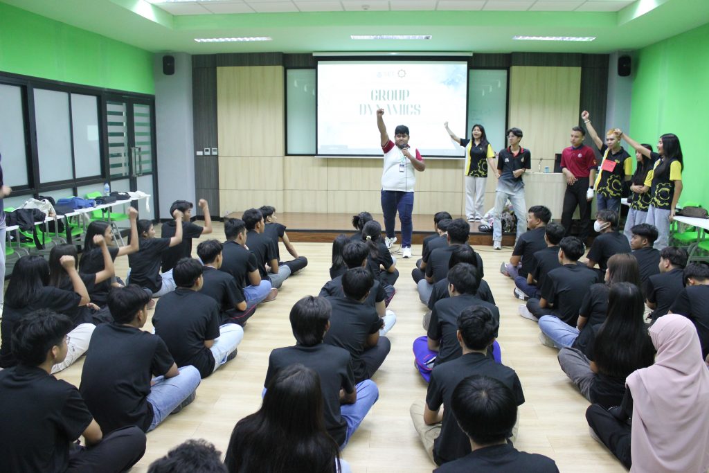 กิจกรรมอาจารย์ที่ปรึกษาพบนักศึกษาใหม่ ประดู่ช่อที่ 27