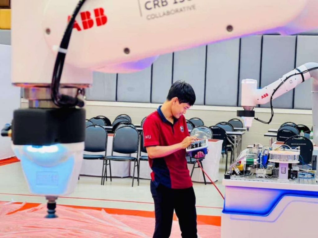 วิศวกรรมเครื่องกลเข้าแข่งขัน Cobot ที่ขอนแก่น