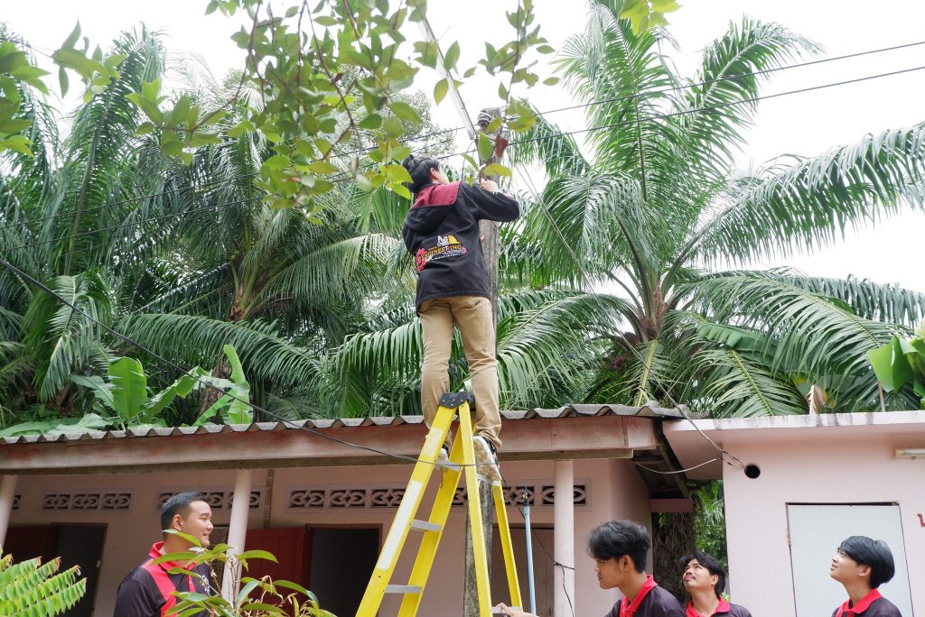 นักศึกษาวิศวกรรมไฟฟ้า ส.วิศวกรรมศาสตร์และเทคโนโลยี จัดค่ายอาสาพัฒนาระบบไฟฟ้าแรงดันต่ำ ครั้งที่ 14