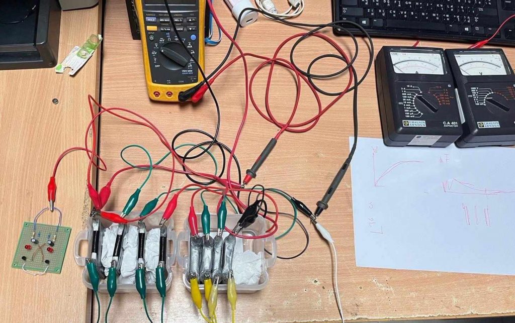 คิดค้นผลิตถ่านกัมมันต์เก็บประจุไฟฟ้าจากขี้เลื่อยไม้ยางพารา