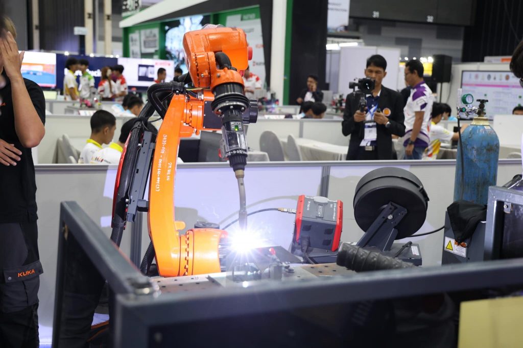 วิศวกรรมเครื่องกลคว้ารางวัล