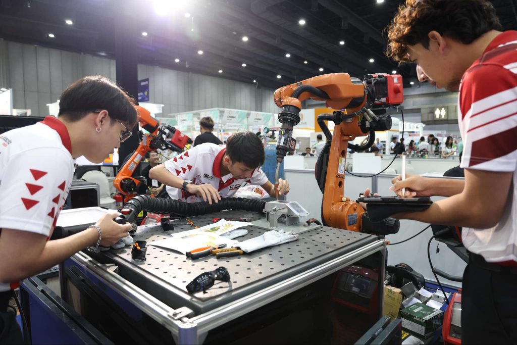 วิศวกรรมเครื่องกลคว้ารางวัล