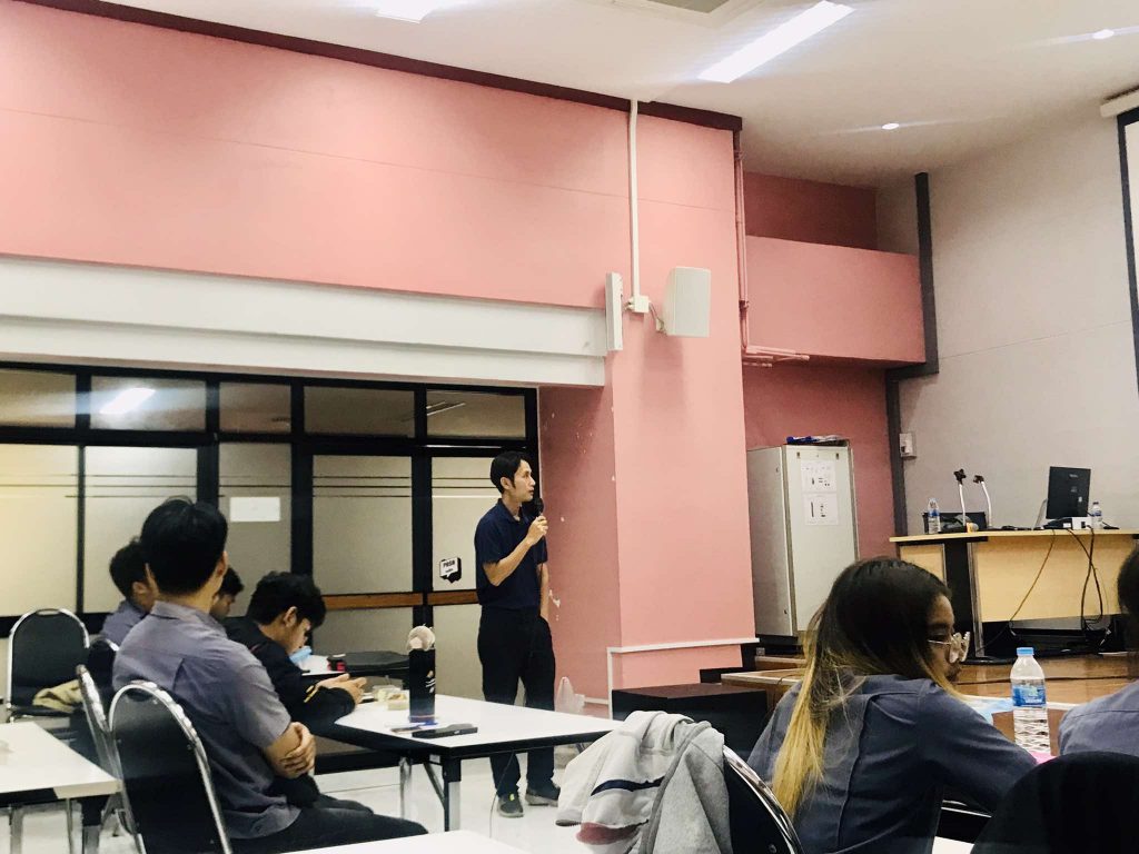 นักศึกษาวิศวกรรมไฟฟ้า และวิศวกรรมคอมพิวเตอร์และปัญญาประดิษฐ์ ร่วมฟังบรรยายพิเศษจากผู้เชี่ยวชาญด้านซอฟต์แวร์จากอุตสาหกรรม