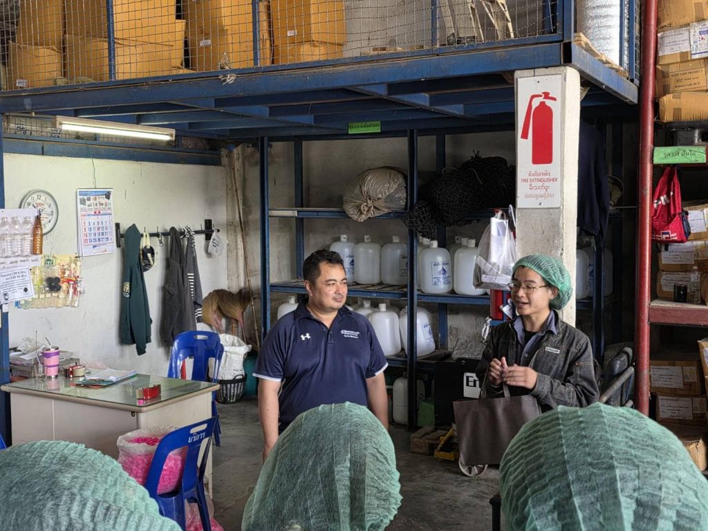 นักศึกษาวิศวกรรมปิโตรเคมีและพอลิเมอร์ ม.วลัยลักษณ์ ศึกษาดูงานกระบวนการผลิตพลาสติก ณ หจก.ลาภทักษิณพลาสติก