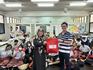 บุกโรงเรียนพิชัยรัตนาคาร!