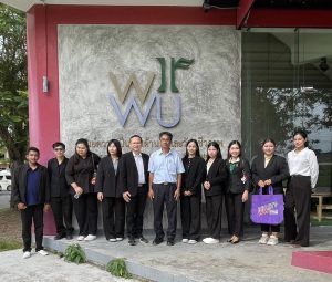 ศูนย์ความเป็นเลิศด้านไม้และวัสดุชีวภาพ มวล. ต้อนรับคณะจากมหาวิทยาลัยราชภัฏเพชรบุรี ศึกษาดูงานด้านการถ่ายทอดองค์ความรู้และการใช้ประโยชน์เชิงพาณิชย์