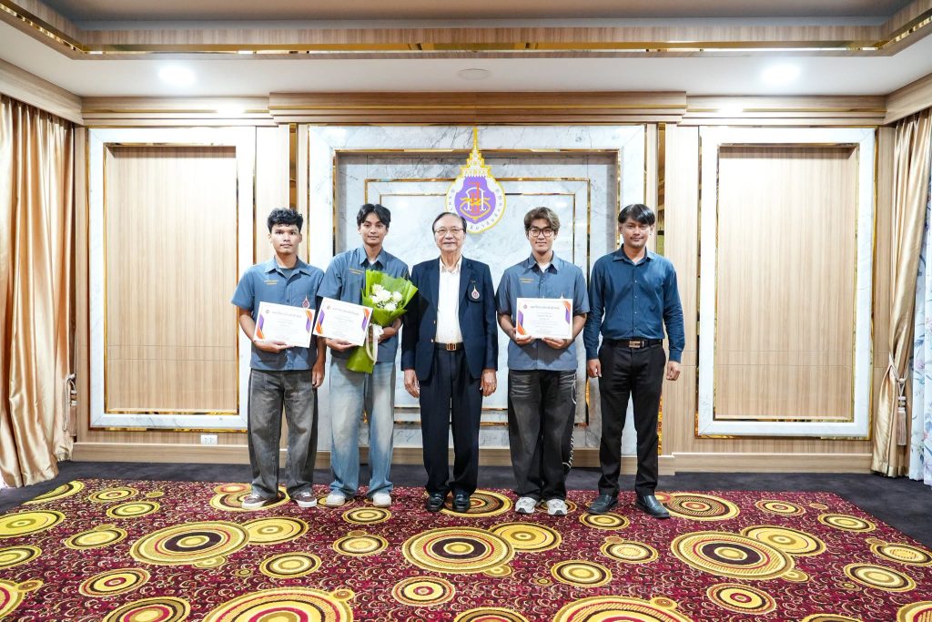 ทีม MRE WU ได้รับการแสดงความยินดีจากความสำเร็จในการคว้ารางวัล อันดับ 3 จ